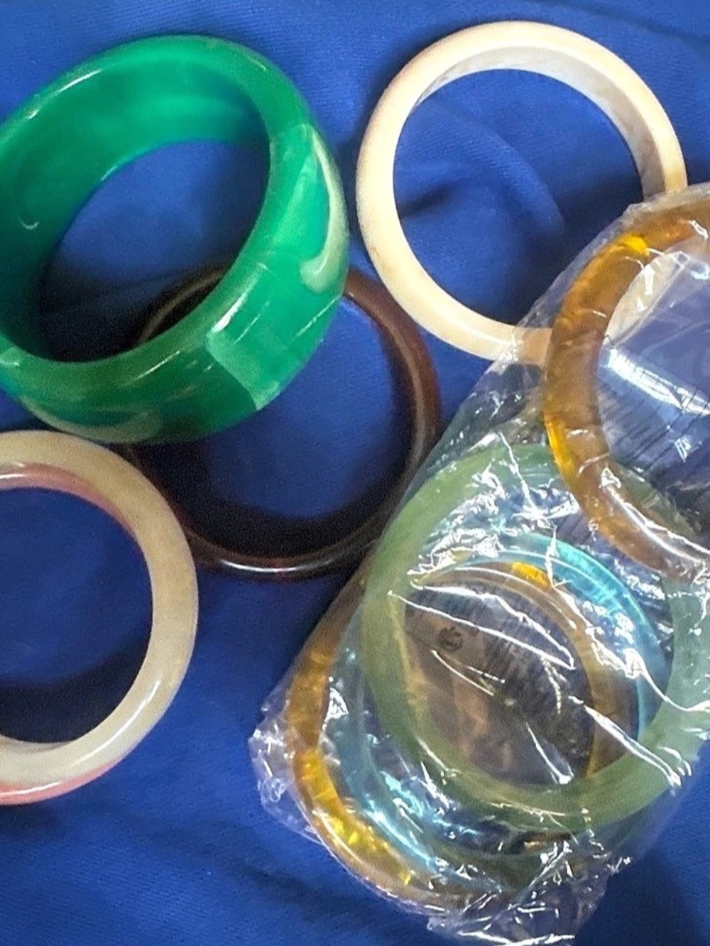 Resin-Style Bangle Bracelet Set in Green & White